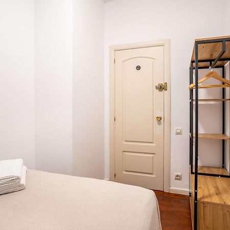 Next To Sagrada Familia 4-Bedroom Apartment Barcelona Bagian luar foto