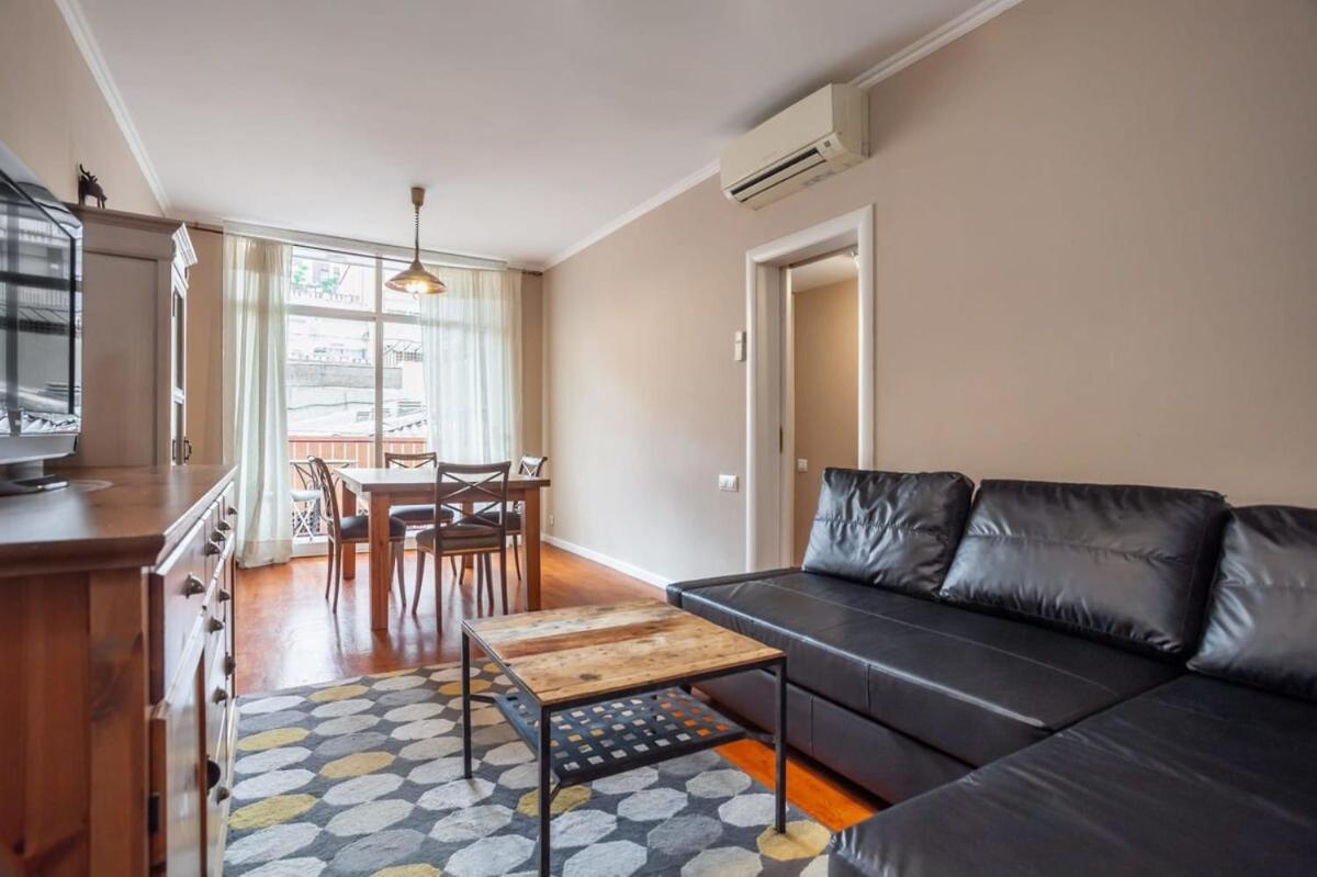 Next To Sagrada Familia 4-Bedroom Apartment Barcelona Bagian luar foto