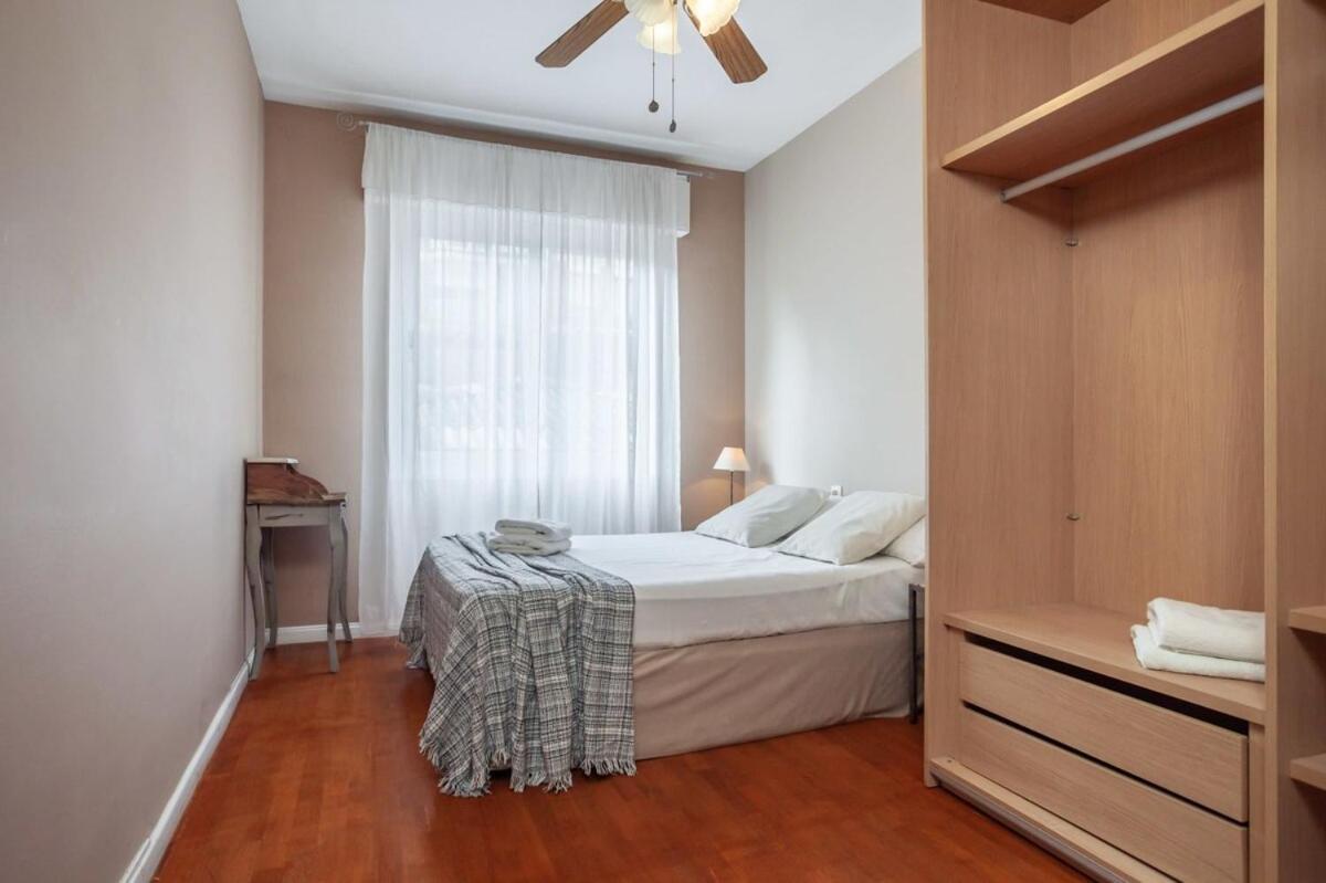 Next To Sagrada Familia 4-Bedroom Apartment Barcelona Bagian luar foto