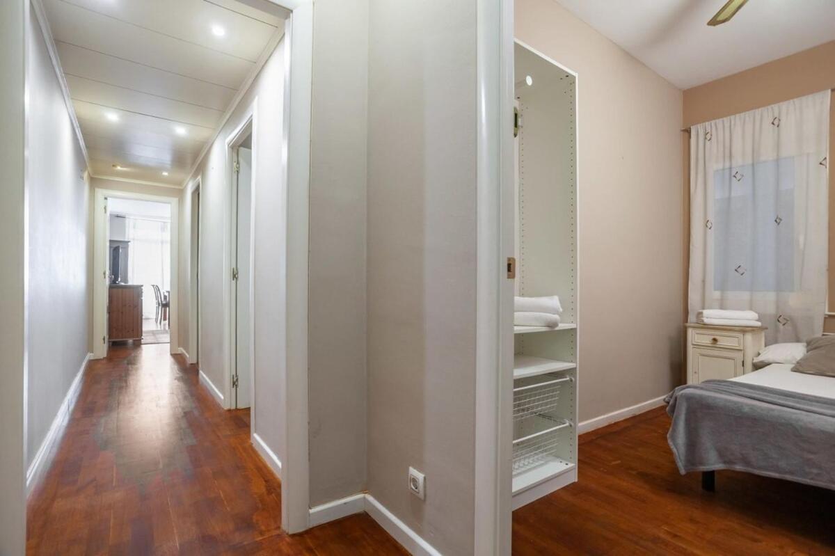 Next To Sagrada Familia 4-Bedroom Apartment Barcelona Bagian luar foto
