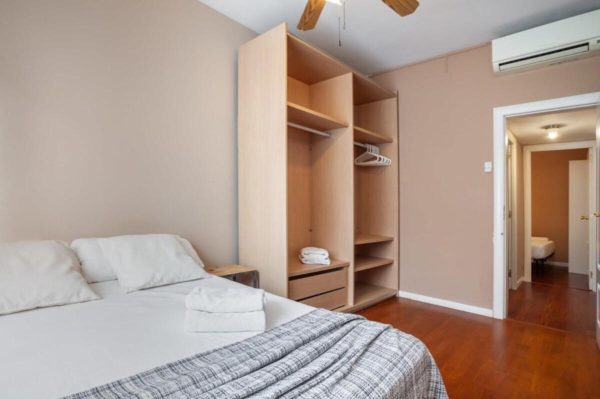 Next To Sagrada Familia 4-Bedroom Apartment Barcelona Bagian luar foto
