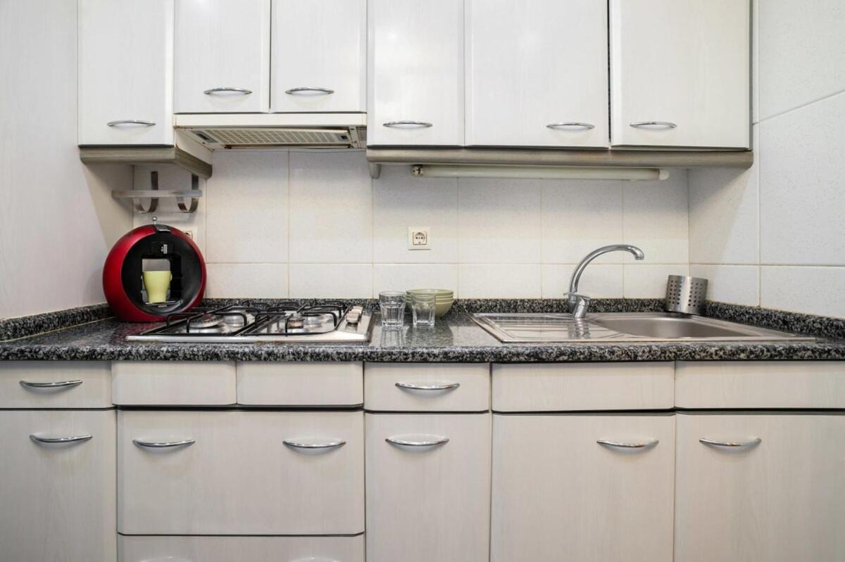 Next To Sagrada Familia 4-Bedroom Apartment Barcelona Bagian luar foto