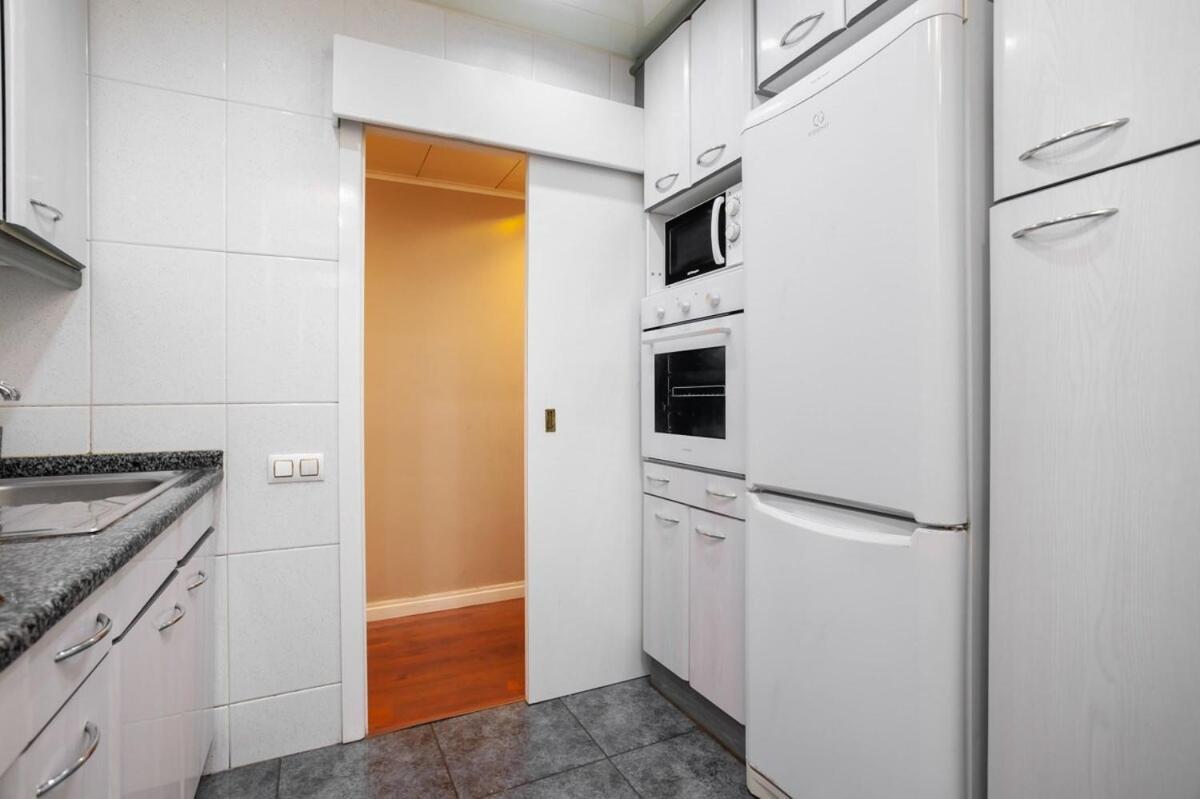 Next To Sagrada Familia 4-Bedroom Apartment Barcelona Bagian luar foto