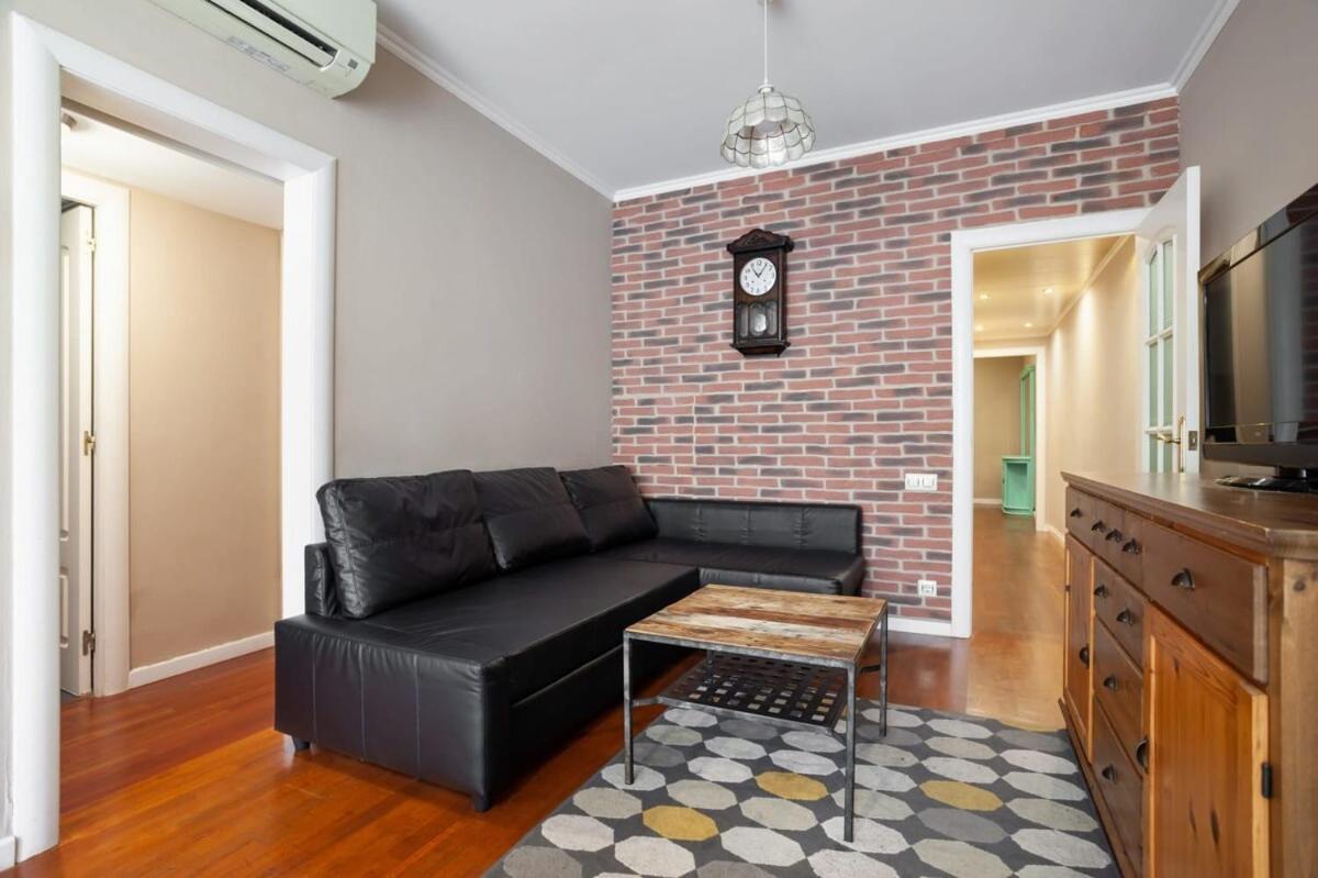 Next To Sagrada Familia 4-Bedroom Apartment Barcelona Bagian luar foto