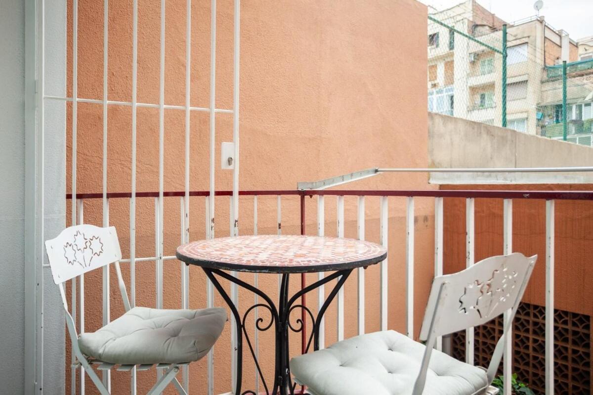 Next To Sagrada Familia 4-Bedroom Apartment Barcelona Bagian luar foto