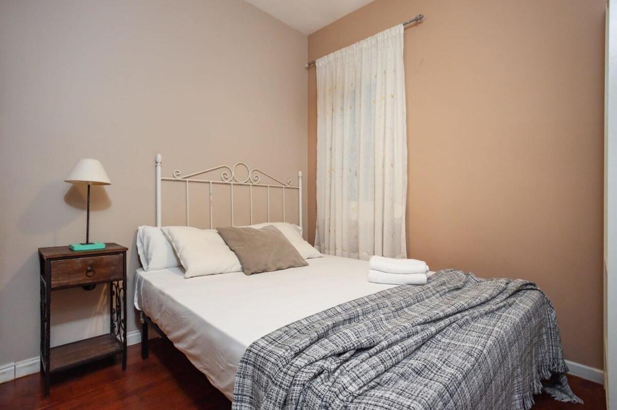 Next To Sagrada Familia 4-Bedroom Apartment Barcelona Bagian luar foto