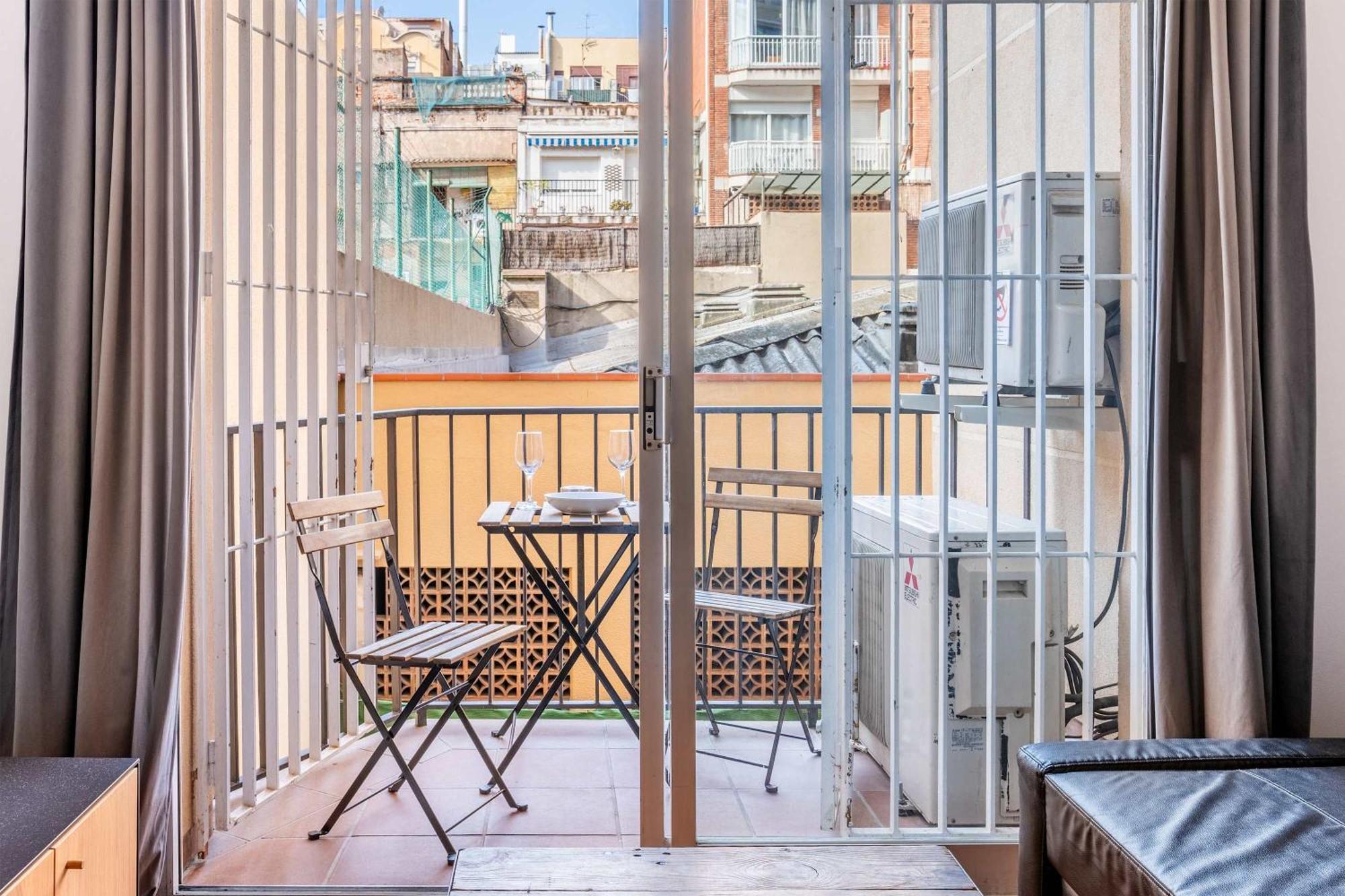 Next To Sagrada Familia 4-Bedroom Apartment Barcelona Bagian luar foto