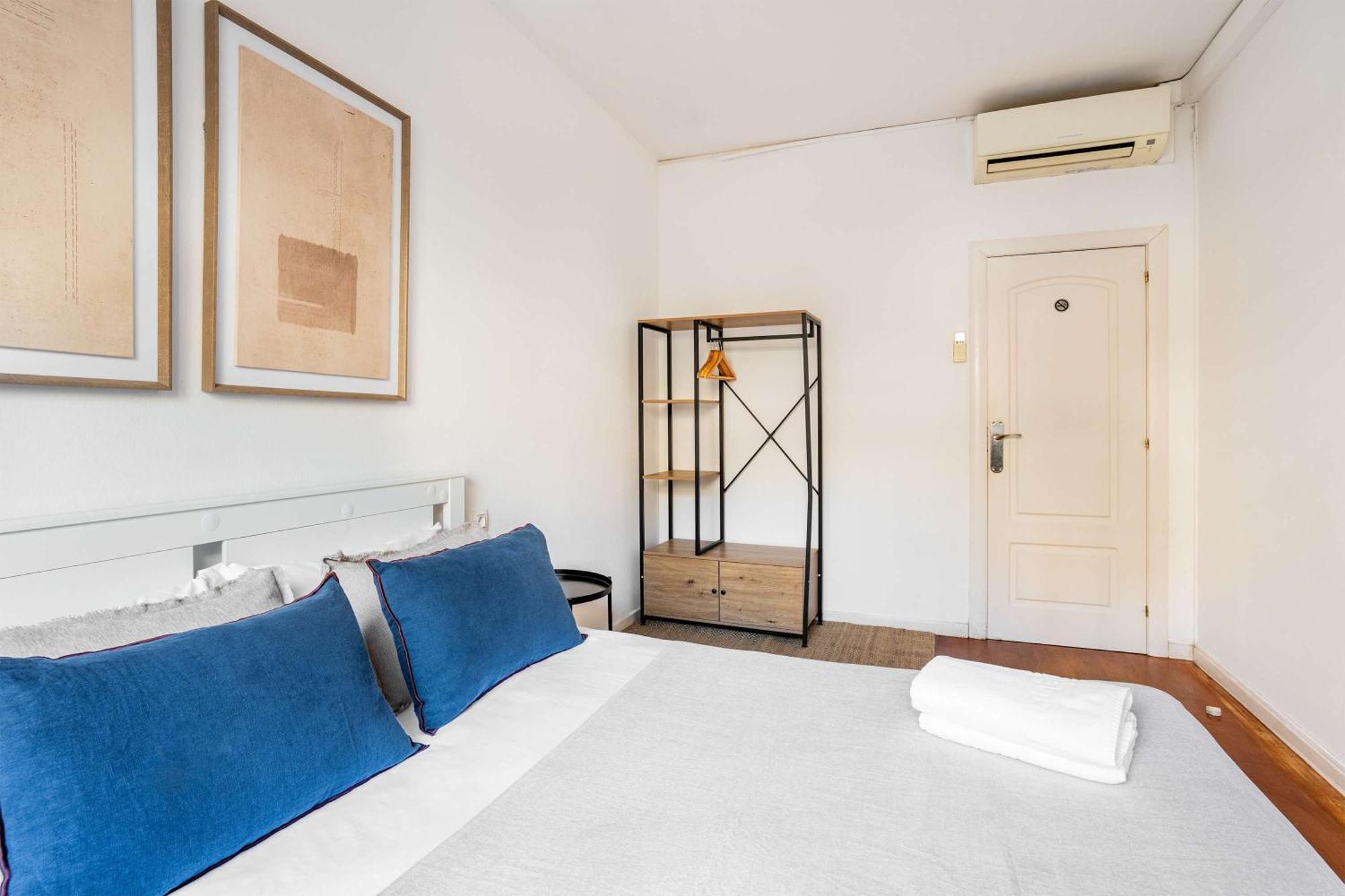 Next To Sagrada Familia 4-Bedroom Apartment Barcelona Bagian luar foto